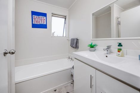 Photo of property in 1/22 Silver Creek Road, Weymouth, Auckland, 2103