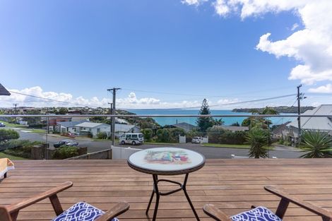 Photo of property in 4 Melandra Road, Stanmore Bay, Whangaparaoa, 0932