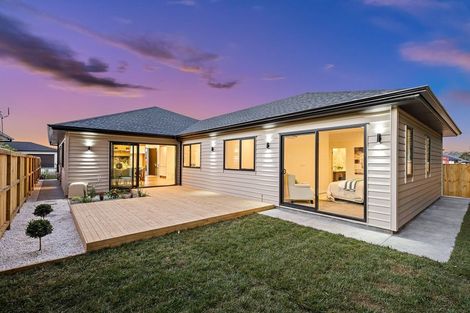 Photo of property in 18 Konoba Avenue, Kumeu, 0810