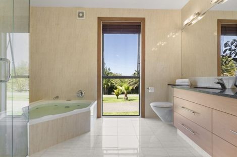 Photo of property in 338 Old North Road, Kumeu, 0892
