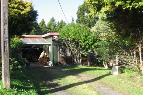 Photo of property in 100 Kauri Point Road, Laingholm, Auckland, 0604