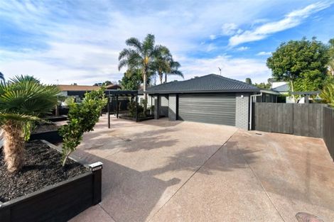 Photo of property in 22 John Lister Close, Golflands, Auckland, 2013