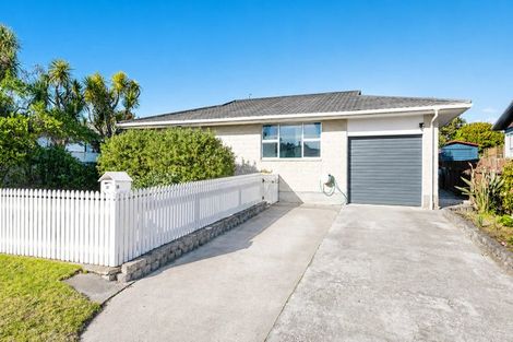 Photo of property in 38 Norfolk Crescent, Otaki Beach, Otaki, 5512