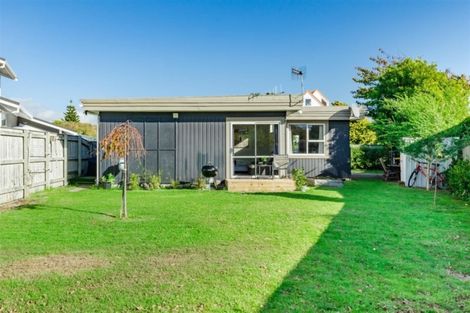 Photo of property in 15 Bahama Crescent, Paraparaumu Beach, Paraparaumu, 5032