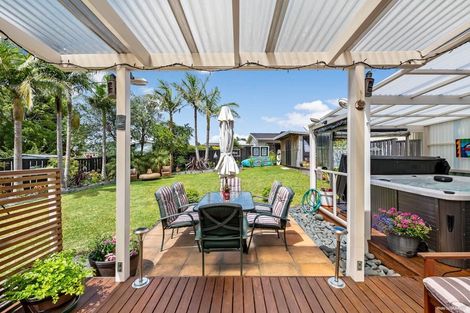 Photo of property in 27 Kurnell Drive, Botany Downs, Auckland, 2010