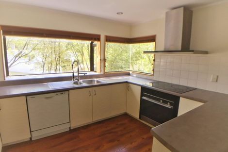 Photo of property in 4 Oystergrove Road, West Harbour, Auckland, 0618