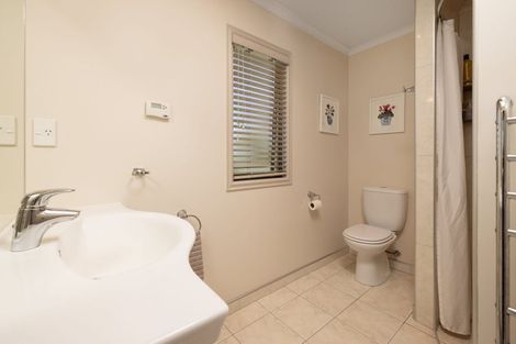 Photo of property in 19 Edgecumbe Road, Tauranga, 3110