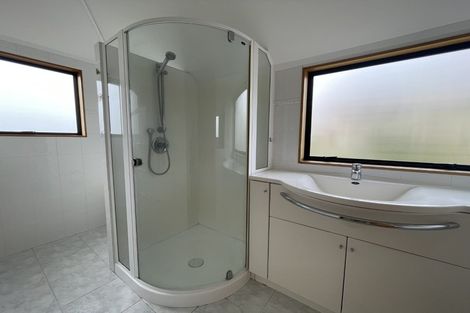 Photo of property in 1 Calypso Place, Rothesay Bay, Auckland, 0630