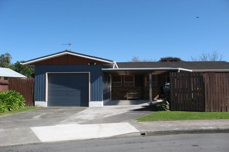 Photo of property in 17 Greenwood Place, Paraparaumu, 5032