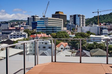 Photo of property in Endeavour Apartments, 1/125 Thorndon Quay, Pipitea, Wellington, 6011