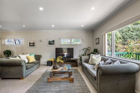 Photo of property in 16 Deane Avenue, Titirangi, Auckland, 0604