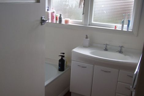 Photo of property in 37 Saint Albans Avenue, Hokowhitu, Palmerston North, 4410