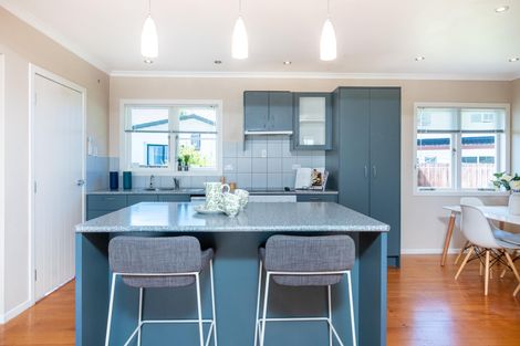 Photo of property in 47 Hereford Street, Te Atatu Peninsula, Auckland, 0610