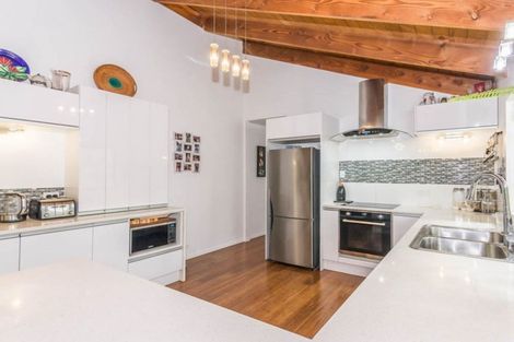 Photo of property in 204 Forest Hill Road, Waiatarua, Auckland, 0612