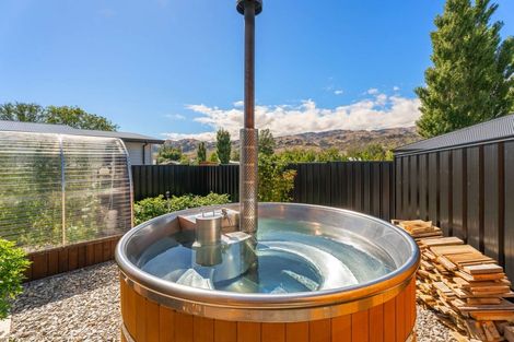 Photo of property in 52 Stratford Drive, Mount Pisa, Cromwell, 9383