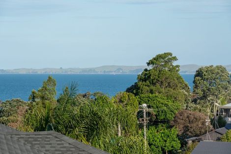 Photo of property in 3a Rossmore Terrace, Murrays Bay, Auckland, 0630