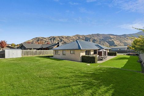 Photo of property in 1 Coromandel Street, Wanaka, 9305