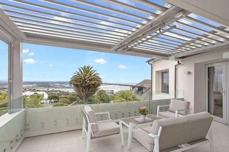 Photo of property in 32 Drayton Drive, Mount Pleasant, Christchurch, 8081