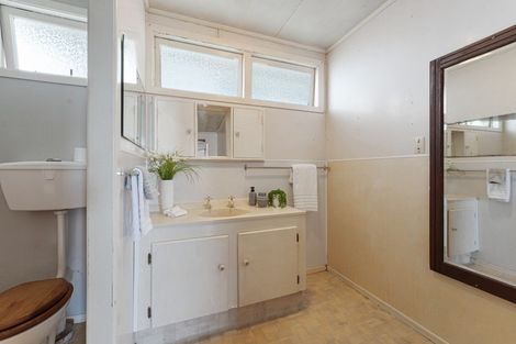 Photo of property in 5 Paynters Avenue, Strandon, New Plymouth, 4312