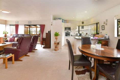 Photo of property in 2/12 Sundown Avenue, Manly, Whangaparaoa, 0930