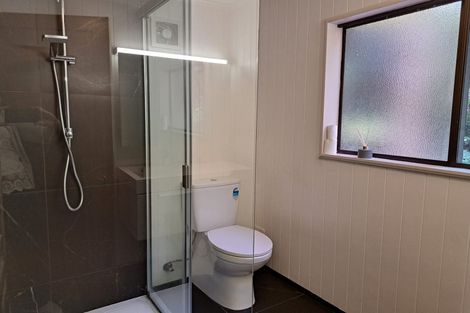 Photo of property in 27 Cascade Avenue, Waiatarua, Auckland, 0604