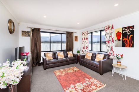 Photo of property in 12 Gibraltar Way, Fitzherbert, Palmerston North, 4410