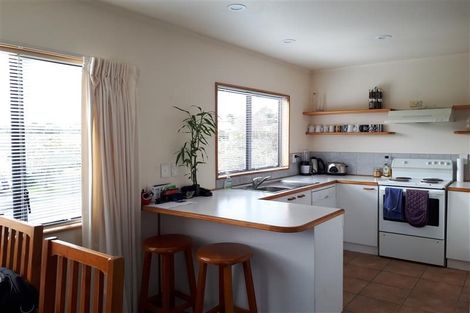 Photo of property in 1a Romulus Place, Totara Vale, Auckland, 0629