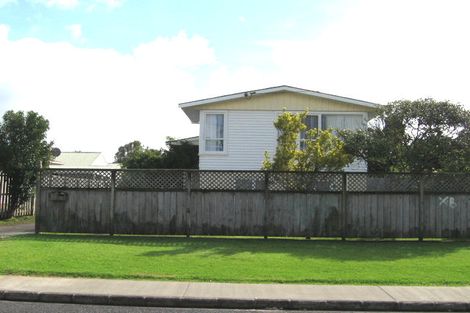 Photo of property in 1/32 Totara Road, Te Atatu Peninsula, Auckland, 0610