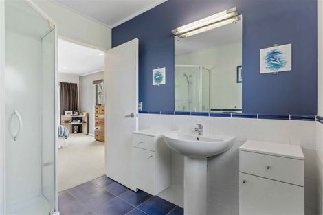 Photo of property in 28 Scarlet Oak Drive, Schnapper Rock, Auckland, 0632