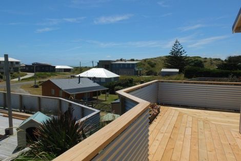 Photo of property in 10 Brown Terrace, Foxton Beach, Foxton, 4815
