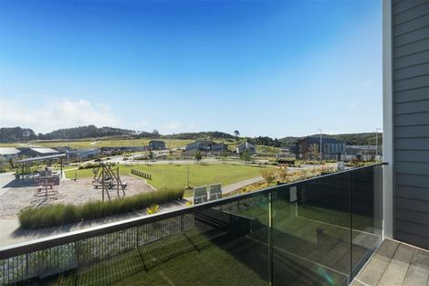 Photo of property in 8 Paparahi Place, Wainui, 0992