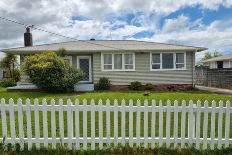 Photo of property in 42 Woodford Avenue, Henderson, Auckland, 0610