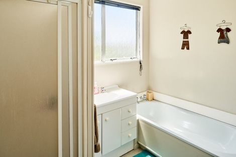 Photo of property in 99 Kahu Road, Paremata, Porirua, 5024