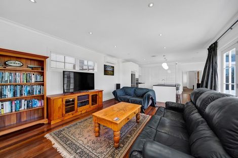 Photo of property in 18 Bulteel Street, New Plymouth, 4310