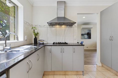 Photo of property in 28 Craigavon Drive, East Tamaki, Auckland, 2013