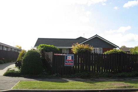 Photo of property in 2/8 Montclare Avenue, Ilam, Christchurch, 8041