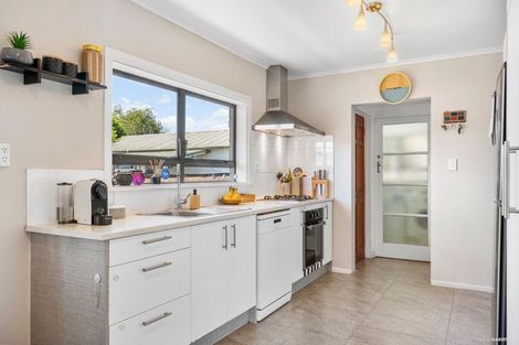 Photo of property in 18 Rollerson Street, Papakura, 2110