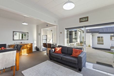 Photo of property in 25a Paynters Avenue, Strandon, New Plymouth, 4312