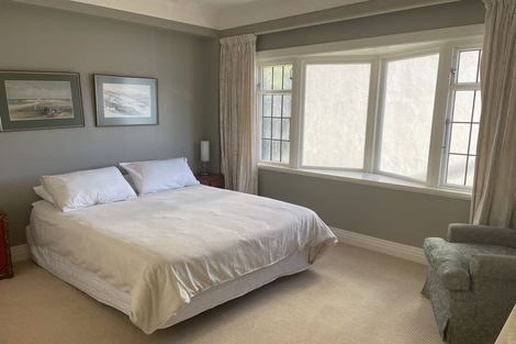 Photo of property in Sunhaven Flats, 262 Oriental Parade, Oriental Bay, Wellington, 6011