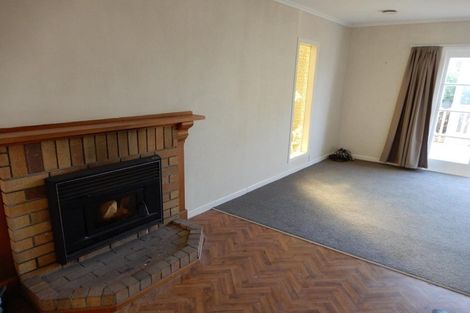 Photo of property in 2/537 Glenfield Road, Glenfield, Auckland, 0629