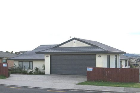 Photo of property in 64 Luckens Road, West Harbour, Auckland, 0618