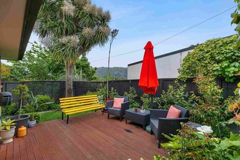 Photo of property in 37 Apple Terrace, Ranui, Porirua, 5024