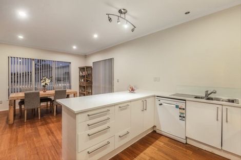 Photo of property in 8 Mcwhirters Farm Lane, Massey, Auckland, 0614