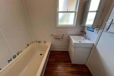 Photo of property in 18 Kingston Street, Awapuni, Palmerston North, 4412