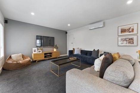 Photo of property in 43 Dunedin Street, Redwood, Christchurch, 8051