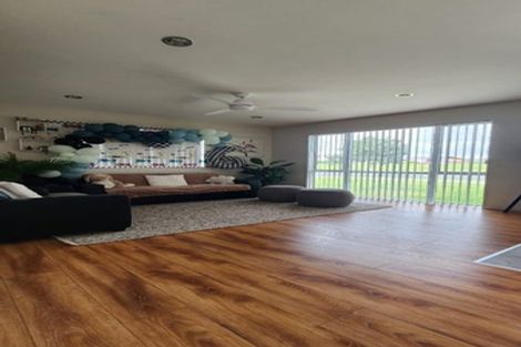 Photo of property in 2 Wellfield Drive, Papakura, 2110