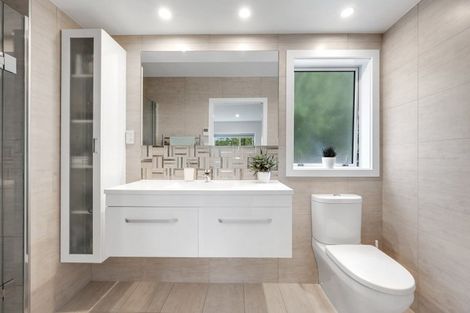 Photo of property in 32 Harford Place, Pakuranga Heights, Auckland, 2010