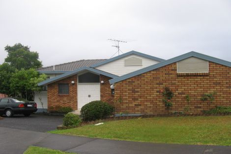 Photo of property in 11 Mcfetridge Place, Hillcrest, Auckland, 0627