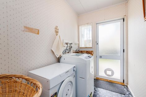 Photo of property in 58a Geraldine Crescent, Cloverlea, Palmerston North, 4412