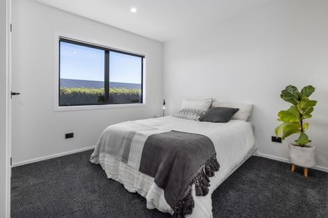 Photo of property in 10 Karearea Avenue, Waikanae, 5036